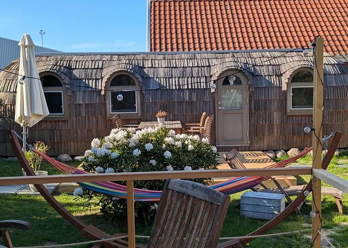 Bettis - Uebernachten Im Iglu-Tinyhaus