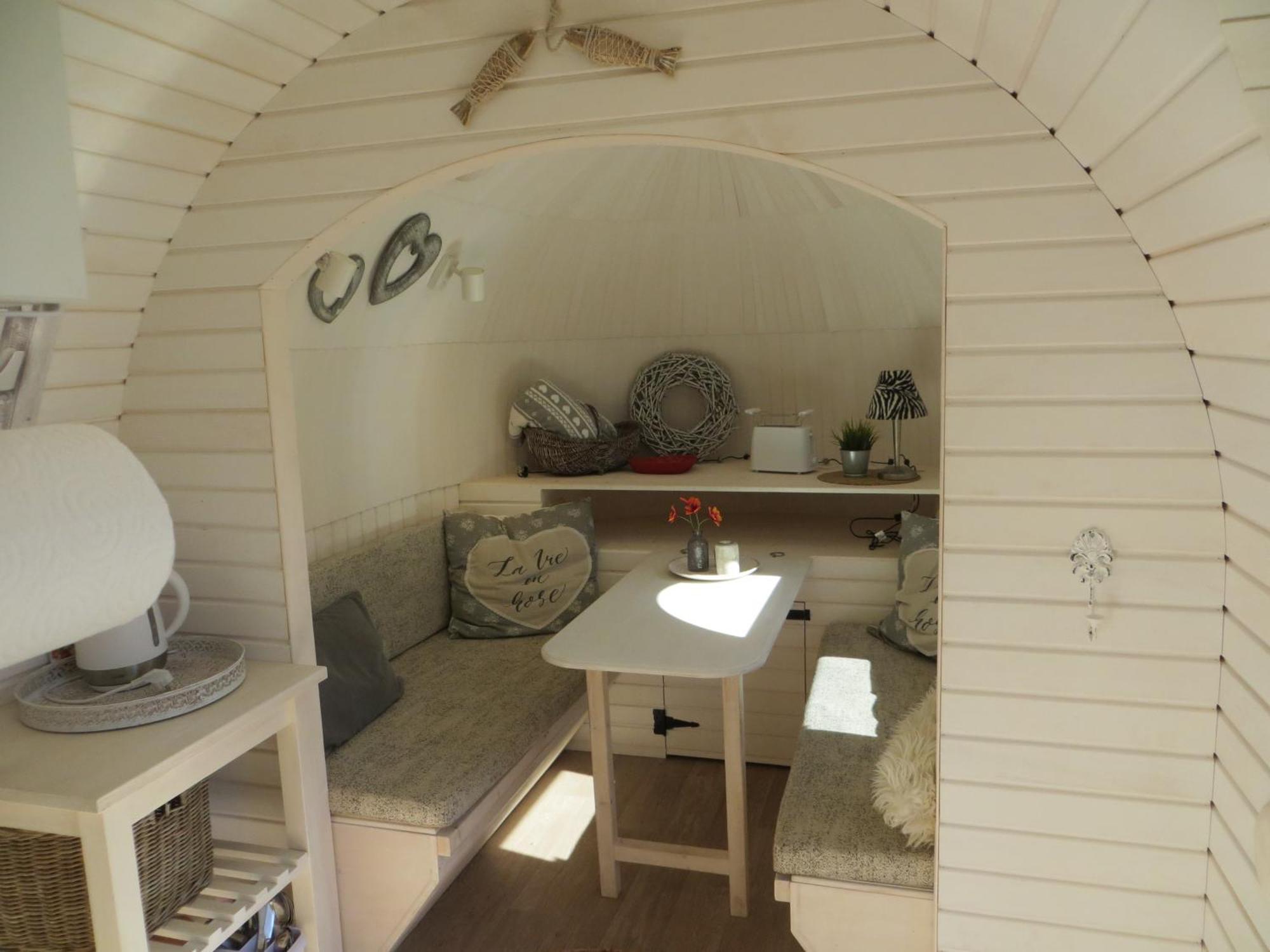 Bettis - Uebernachten Im Iglu-tinyhaus